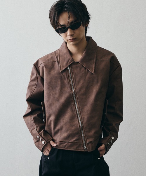 Shoowtime(ショウタイム)の「Asymmetrical Diagonal-Zip Faux Leather Jacket / アシンメトリーダイアゴナルジップ フェイクレザージャケット(その他アウター・メンズ・グレー/ブラウン・MEDIUM/X-LARGE/LARGE)」の18枚目の写真