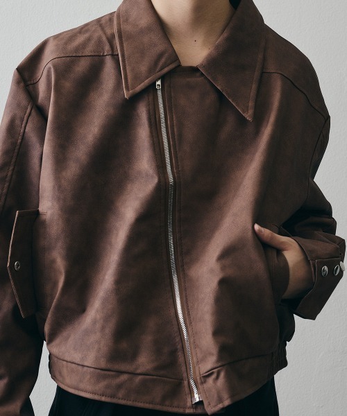 Shoowtime(ショウタイム)の「Asymmetrical Diagonal-Zip Faux Leather Jacket / アシンメトリーダイアゴナルジップ フェイクレザージャケット(その他アウター・メンズ・グレー/ブラウン・MEDIUM/X-LARGE/LARGE)」の19枚目の写真