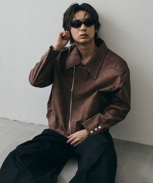 Shoowtime(ショウタイム)の「Asymmetrical Diagonal-Zip Faux Leather Jacket / アシンメトリーダイアゴナルジップ フェイクレザージャケット(その他アウター・メンズ・グレー/ブラウン・MEDIUM/X-LARGE/LARGE)」の8枚目の写真