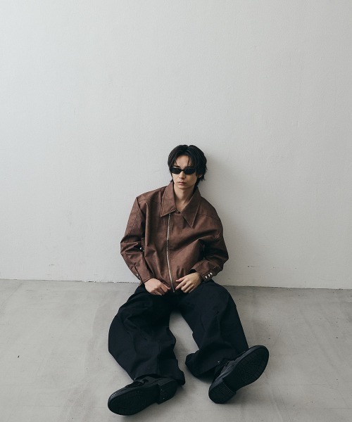Shoowtime(ショウタイム)の「Asymmetrical Diagonal-Zip Faux Leather Jacket / アシンメトリーダイアゴナルジップ フェイクレザージャケット(その他アウター・メンズ・グレー/ブラウン・MEDIUM/X-LARGE/LARGE)」の9枚目の写真