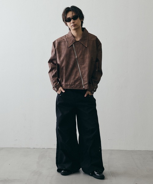 Shoowtime(ショウタイム)の「Asymmetrical Diagonal-Zip Faux Leather Jacket / アシンメトリーダイアゴナルジップ フェイクレザージャケット(その他アウター・メンズ・グレー/ブラウン・MEDIUM/X-LARGE/LARGE)」の13枚目の写真
