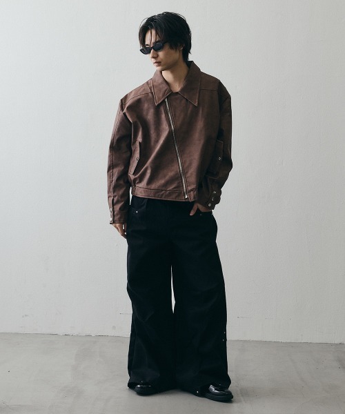 Shoowtime(ショウタイム)の「Asymmetrical Diagonal-Zip Faux Leather Jacket / アシンメトリーダイアゴナルジップ フェイクレザージャケット(その他アウター・メンズ・グレー/ブラウン・MEDIUM/X-LARGE/LARGE)」の3枚目の写真