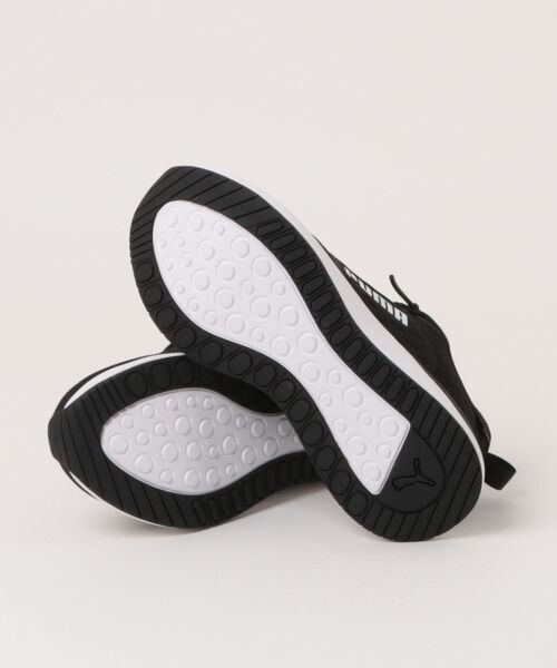 PUMA（プーマ）の「《PUMA》SOFTRIDE カーソン 2 PLUSHF（スニーカー・レディース・ブラック×ホワイト・23.0cm/23.5cm/24.0cm/24.5cm/25.0cm/22.5cm）」の3枚目の写真