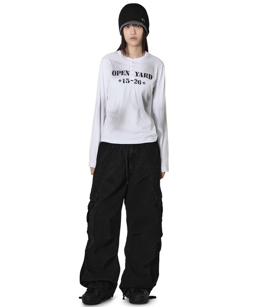 Openyard(オープンヤード)の「『Openyard/オープンヤード』 DIRTY STENCIL HENLEY LONG SLEEVE TEE/ダーティステンシルヘンリー長袖シャツ(Tシャツ/カットソー・メンズ・グレー/ホワイト/ブラック・M/S/L)」の14枚目の写真