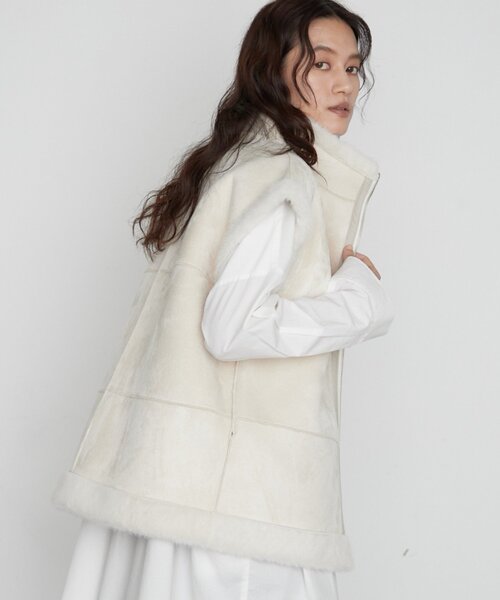 LOUNGEDRESS(ラウンジドレス)の「《2WAYで着こなせる》リバーシブルフェイクムートンジレ(ベスト・レディース・オフホワイト・FREE)」の10枚目の写真
