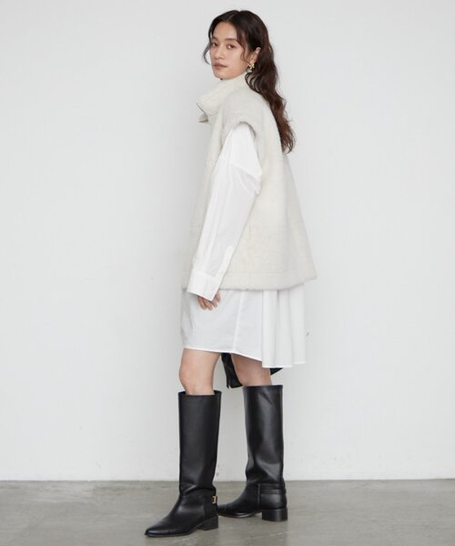 LOUNGEDRESS(ラウンジドレス)の「《2WAYで着こなせる》リバーシブルフェイクムートンジレ(ベスト・レディース・オフホワイト・FREE)」の13枚目の写真