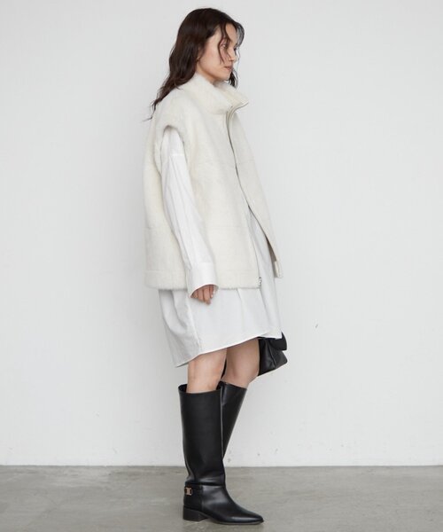 LOUNGEDRESS(ラウンジドレス)の「《2WAYで着こなせる》リバーシブルフェイクムートンジレ(ベスト・レディース・オフホワイト・FREE)」の15枚目の写真
