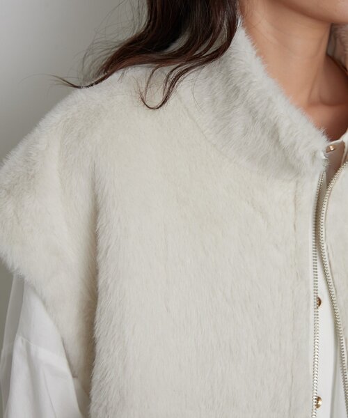 LOUNGEDRESS(ラウンジドレス)の「《2WAYで着こなせる》リバーシブルフェイクムートンジレ(ベスト・レディース・オフホワイト・FREE)」の16枚目の写真