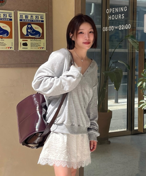 Carlyn(カーリン)の「マーティン H76327010(メッセンジャーバッグ・レディース・ダークベージュ/アイボリー/ブラック/ボルドー・FREE)」の6枚目の写真