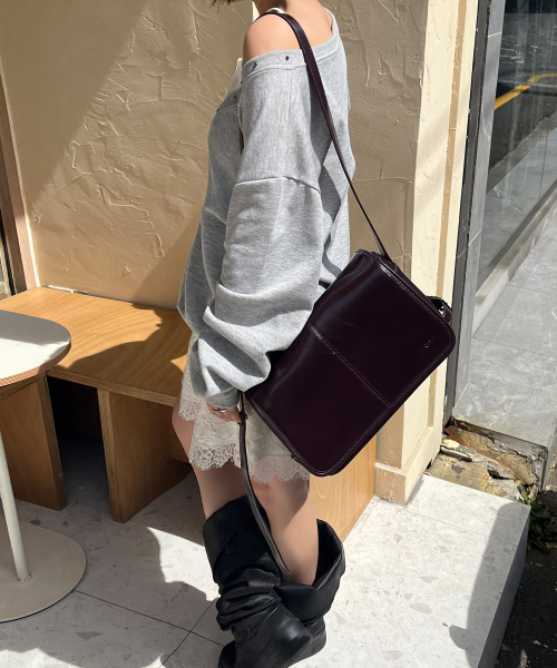 Carlyn(カーリン)の「マーティン H76327010(メッセンジャーバッグ・レディース・ダークベージュ/アイボリー/ブラック/ボルドー・FREE)」の7枚目の写真