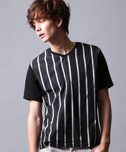 5351 POUR LES HOMMES(ゴーサンゴーイチプールオム)の「メモリーストライプVネック(Tシャツ/カットソー・メンズ・アイボリー/ブラック・1/2/3)」の2枚目の写真