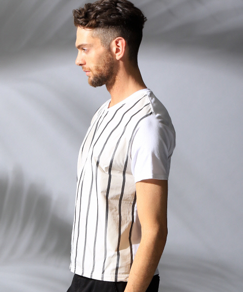 5351 POUR LES HOMMES(ゴーサンゴーイチプールオム)の「メモリーストライプVネック(Tシャツ/カットソー・メンズ・アイボリー/ブラック・1/2/3)」の3枚目の写真