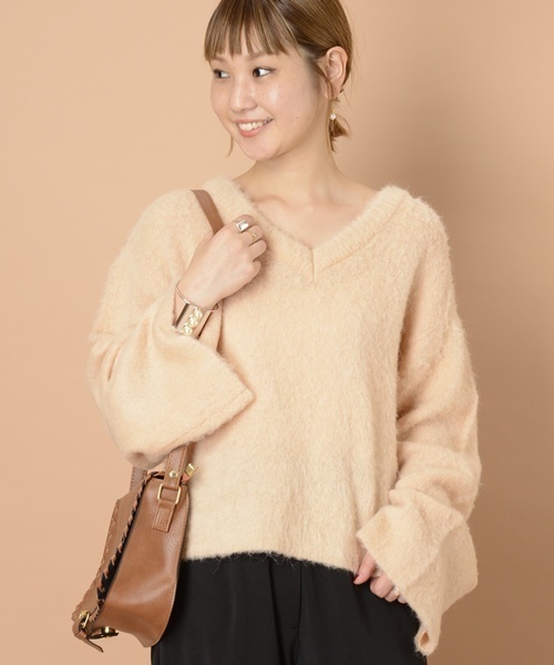mystic（ミスティック）の「Vネック起毛ニット（ニット/セーター・レディース・オフホワイト/チャコールグレー/ピンク/グリーン・ﾌﾘ-）」の4枚目の写真
