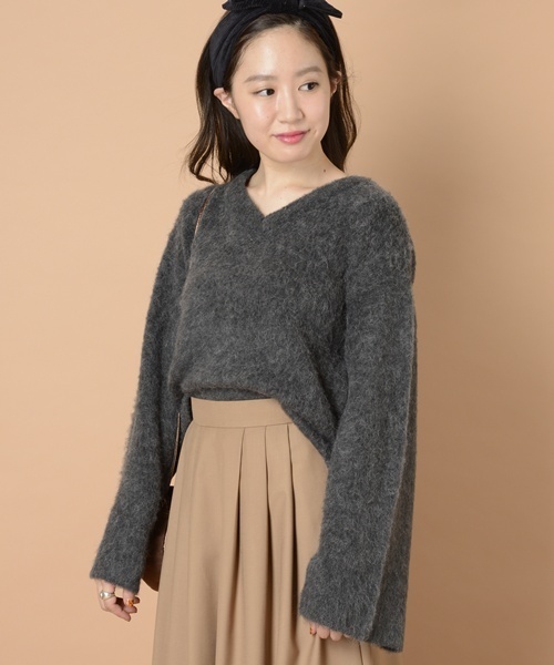 mystic（ミスティック）の「Vネック起毛ニット（ニット/セーター・レディース・オフホワイト/チャコールグレー/ピンク/グリーン・ﾌﾘ-）」の2枚目の写真