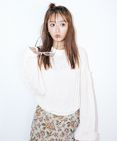 one after another NICE CLAUP（ワンアフターアナザーナイスクラップ）の「モールヤーンケーブルニット（ニット/セーター・レディース・サックスブルー/ブラウン/ピンク/アイボリー・FREE）」の2枚目の写真