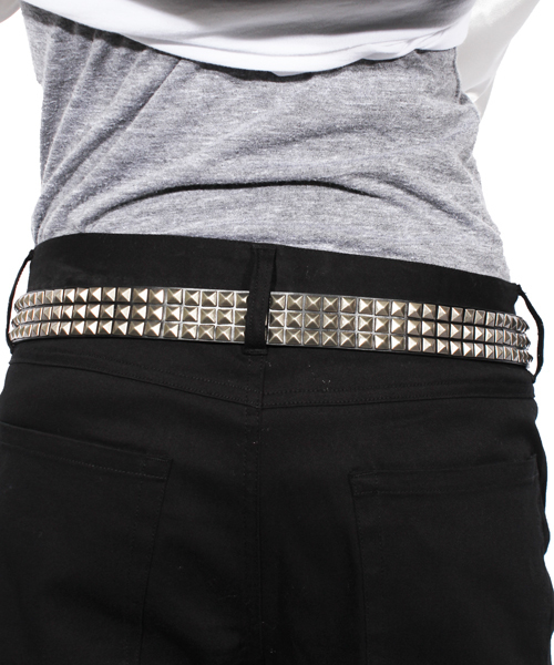 8(eight)(エイト)の「3連 スタッズベルト 本革 シンプル(ベルト・メンズ・シルバー/ブラック・FREE)」の4枚目の写真