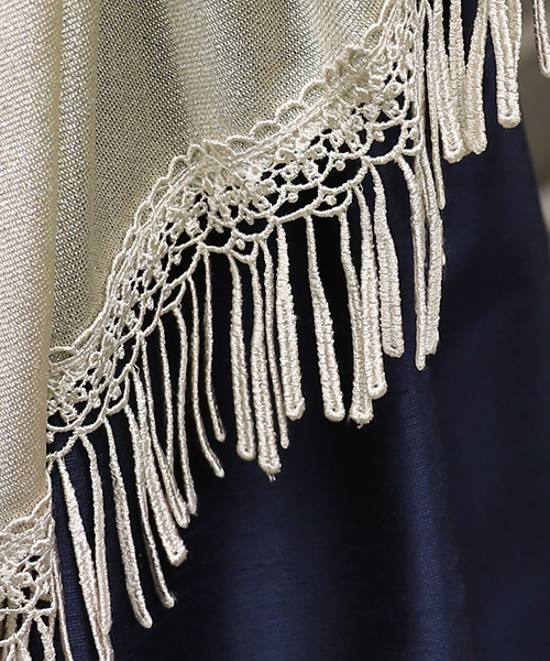 PourVous（プールヴー）の「フリンジショール・ストール結婚式 オケージョン フォーマル  二次会 お呼ばれ（ストール/ショール・レディース・ブラック/シャンパン・FREE）」の14枚目の写真