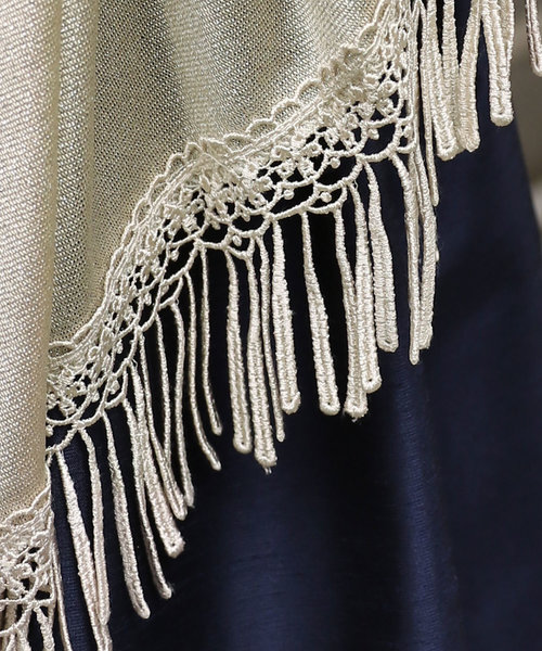 PourVous（プールヴー）の「フリンジショール・ストール結婚式 オケージョン フォーマル  二次会 お呼ばれ（ストール/ショール・レディース・ブラック/シャンパン・FREE）」の11枚目の写真