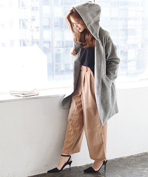 Luz Llena(ラズレナ)の「カルゼフード付きロングコート(その他アウター・レディース・ブラック/グレー/キャメル・MEDIUM/LARGE)」の8枚目の写真