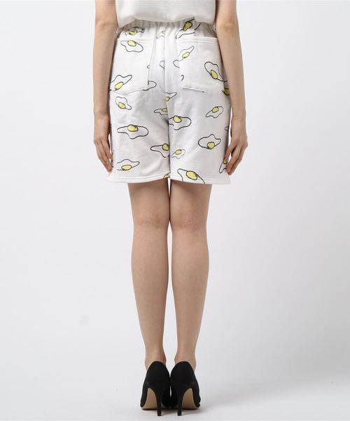 PUNYUS（プニュズ）の「目玉焼き総柄スウェットショーパン（その他パンツ・レディース・ホワイト/ブラック・1/2/3/4）」の3枚目の写真