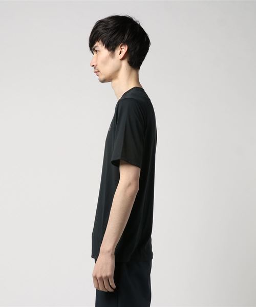 UNDER ARMOUR（アンダーアーマー）の「メンズトレーニングTシャツ / スレッドボーン ショートスリーブVネック（Tシャツ/カットソー・メンズ・ホワイト/ブラック/ネイビー・SM/MD/XL/3XL/LG）」の16枚目の写真