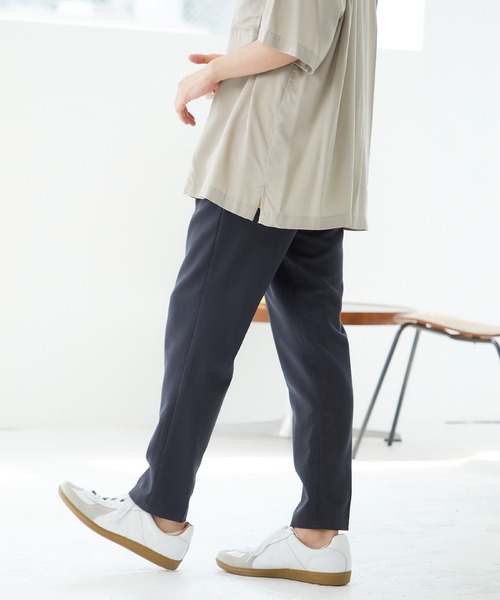 MONO-MART（モノマート）の「TRストレッチスーツ地フルレングスタックテーパードパンツ(MONO-MART)（スラックス・メンズ・ブラック/ネイビー/ブラウン/ブラック系その他/グレー系その他/ブラウン系その他/ベージュ系その他/チャコール/グリーン/ライラック/ホワイト/スモークピンク/サックスブルー/ライトグレー・S/M/L）」の11枚目の写真