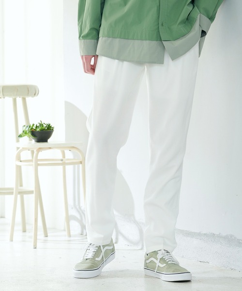 MONO-MART（モノマート）の「TRストレッチスーツ地フルレングスタックテーパードパンツ(MONO-MART)（スラックス・メンズ・ブラック/ネイビー/ブラウン/ブラック系その他/グレー系その他/ブラウン系その他/ベージュ系その他/チャコール/グリーン/ライラック/ホワイト/スモークピンク/サックスブルー/ライトグレー・S/M/L）」の3枚目の写真