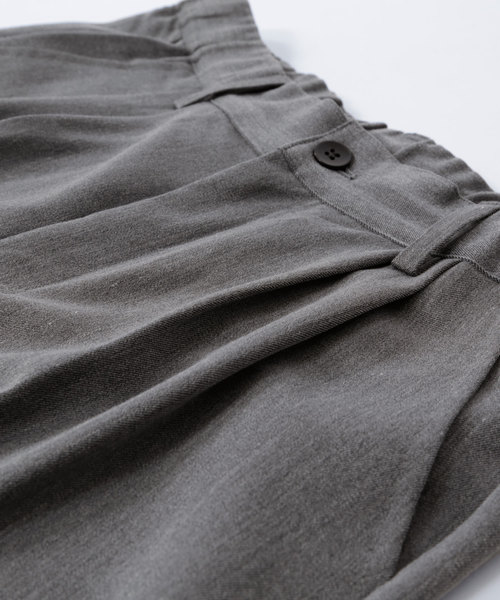 MONO-MART（モノマート）の「TRストレッチスーツ地フルレングスタックテーパードパンツ(MONO-MART)（スラックス・メンズ・ブラック/ネイビー/ブラウン/ブラック系その他/グレー系その他/ブラウン系その他/ベージュ系その他/チャコール/グリーン/ライラック/ホワイト/スモークピンク/サックスブルー/ライトグレー・S/M/L）」の16枚目の写真