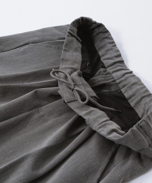 MONO-MART（モノマート）の「TRストレッチスーツ地フルレングスタックテーパードパンツ(MONO-MART)（スラックス・メンズ・ブラック/ネイビー/ブラウン/ブラック系その他/グレー系その他/ブラウン系その他/ベージュ系その他/チャコール/グリーン/ライラック/ホワイト/スモークピンク/サックスブルー/ライトグレー・S/M/L）」の19枚目の写真