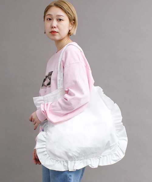 I am I in fact...（アイアムアイインファクト）の「_ナイロンフリルBAG     Ｌサイズ（トートバッグ・レディース・グレー/ブラック/アイボリー/ベージュ系その他・FREE）」の2枚目の写真