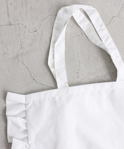 I am I in fact...（アイアムアイインファクト）の「_ナイロンフリルBAG     Ｌサイズ（トートバッグ・レディース・グレー/ブラック/アイボリー/ベージュ系その他・FREE）」の6枚目の写真