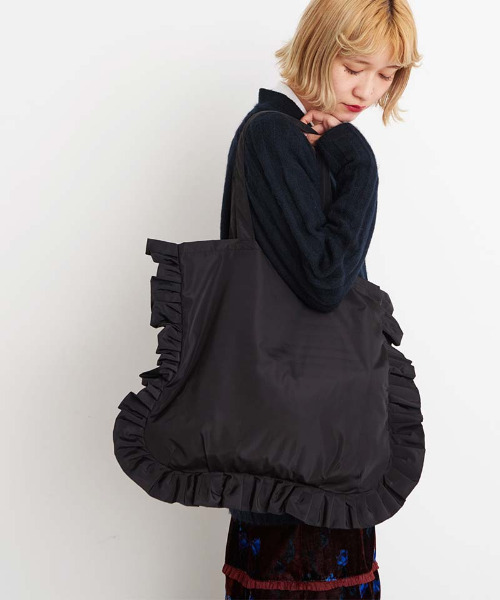 I am I in fact...（アイアムアイインファクト）の「_ナイロンフリルBAG     Ｌサイズ（トートバッグ・レディース・グレー/ブラック/アイボリー/ベージュ系その他・FREE）」の5枚目の写真