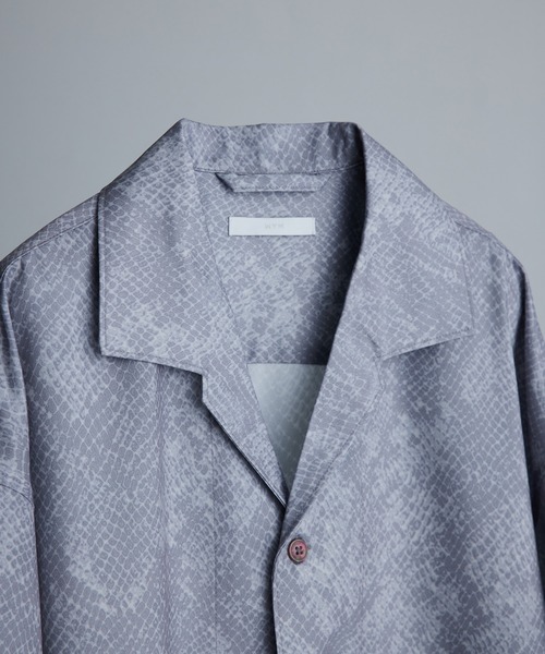 WYM LIDNM(ウィム バイ リドム)の「PYTHON DRAPE OPEN COLLAR SHIRT(シャツ/ブラウス・メンズ・グレー系その他/ブラウン系その他/グレー系その他2/ブラウン系その他2・M/L/S)」の8枚目の写真