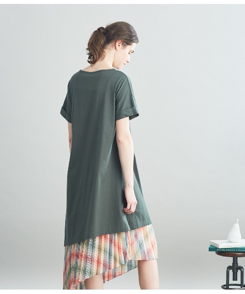SIPULI(シプリ)の「【Luomu】ハイツイストオーガニックコットン天竺 アシンメトリーTシャツチュニック(チュニック・レディース・モスグリーン/アイボリー/ピンク・2)」の4枚目の写真