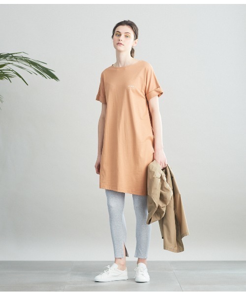 SIPULI(シプリ)の「【Luomu】ハイツイストオーガニックコットン天竺 アシンメトリーTシャツチュニック(チュニック・レディース・モスグリーン/アイボリー/ピンク・2)」の11枚目の写真