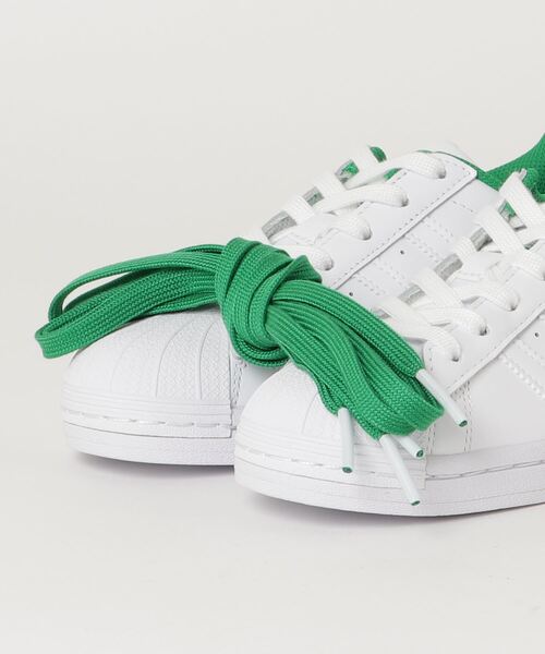adidas(アディダス)の「adidas アディダス SUPERSTAR FWHT/FWHT/GRN(スニーカー・メンズ・ホワイト系その他・23.0cm/28.5cm/22.0cm/27.0cm/24.0cm/22.5cm/27.5cm/26.0cm/25.0cm/29.0cm/24.5cm/29.5cm/28.0cm/25.5cm/23.5cm/26.5cm)」の3枚目の写真