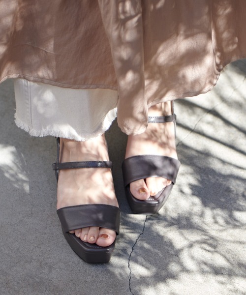 DISCOAT（ディスコート）の「PU巻きウェッジサンダル（サンダル・レディース・アイボリー/チャコールグレー/サックスブルー・MEDIUM/LARGE）」の3枚目の写真