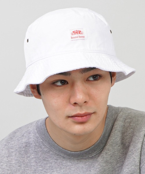 ROUND HOUSE（ラウンドハウス）の「【ROUND HOUSE / ラウンドハウス】タグデザイン バケットハット（ハット・メンズ・ホワイト/ブラック・ONESIZE）」の2枚目の写真