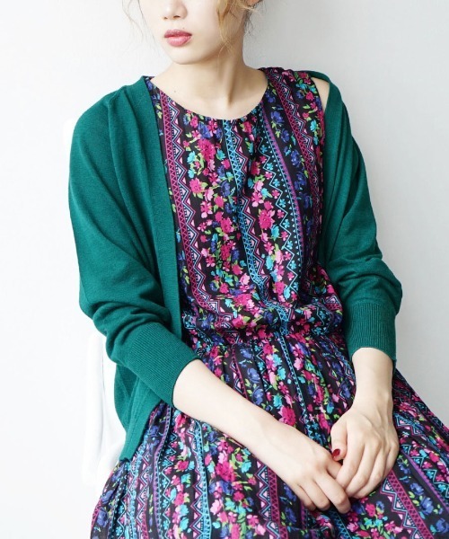 zootie（ズーティー）の「【涼しく羽織る、大人カーディガン】 コットンリネン ショートトッパー カーディガン（カーディガン/ボレロ・レディース・マジェンタ/グリーン/ブラック/オートミール/ターコイズブルー/マスタード/パープル/ロイヤルブルー/レッド/オレンジ・M）」の4枚目の写真