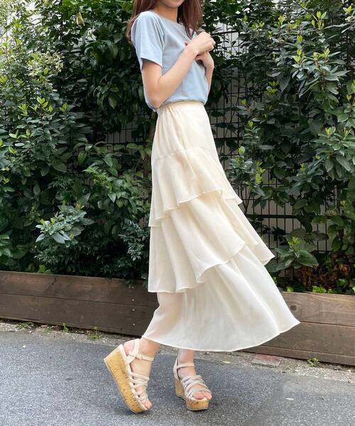 MAJESTIC LEGON（マジェスティックレゴン）の「エアリーティアードスカート（スカート・レディース・アイボリー/ホワイト系その他2/グレー/グレー系その他/グリーン系その他/ブラック/グレー系その他2/ブラウン・SMALL/MEDIUM）」の2枚目の写真