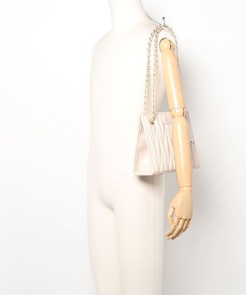 Jasmine Grandiflorum（ジャスミングランディフローラム）の「チェーンハンドバッグ（ハンドバッグ・レディース・ホワイト/ベージュ/ブラック・FREE）」の7枚目の写真