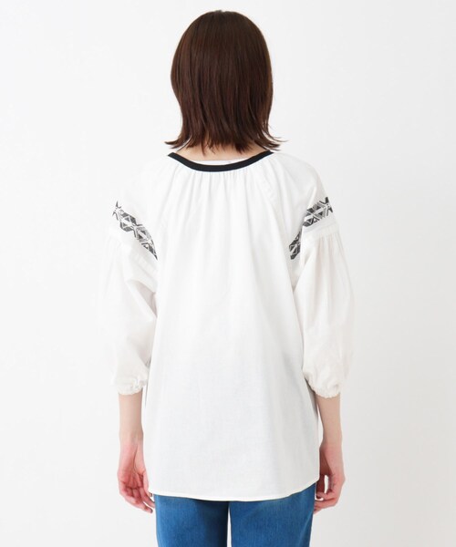 SHOO・LA・RUE（シューラルー）の「◆刺繍カフタンブラウス（シャツ/ブラウス・レディース・アイボリー/サンドベージュ・00）」の5枚目の写真