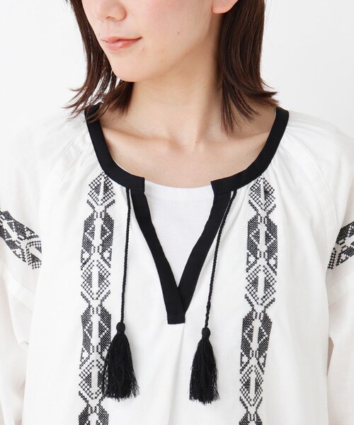 SHOO・LA・RUE（シューラルー）の「◆刺繍カフタンブラウス（シャツ/ブラウス・レディース・アイボリー/サンドベージュ・00）」の6枚目の写真