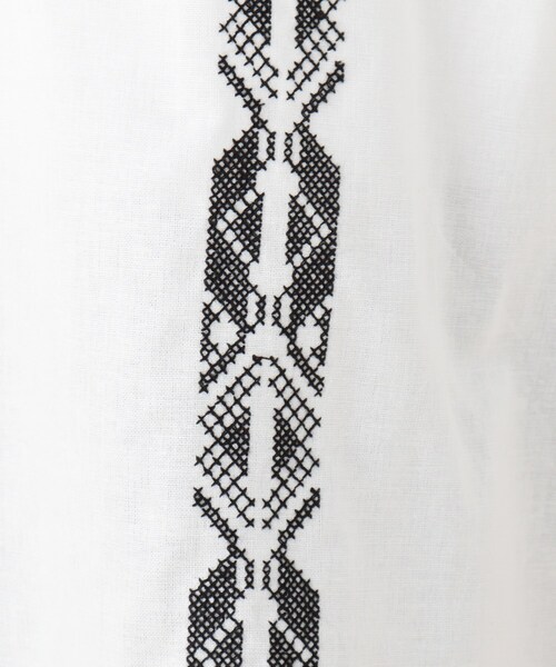 SHOO・LA・RUE（シューラルー）の「◆刺繍カフタンブラウス（シャツ/ブラウス・レディース・アイボリー/サンドベージュ・00）」の9枚目の写真