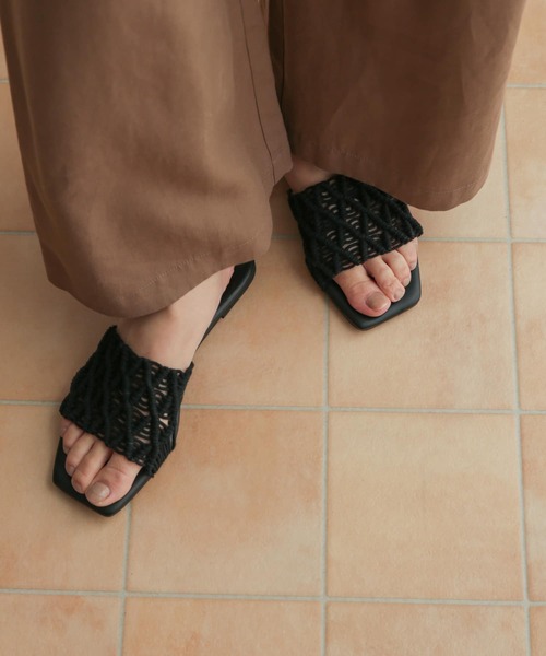 URBAN RESEARCH DOORS（アーバンリサーチドアーズ）の「マクラメフラットサンダル（サンダル・レディース・ブラック/ナチュラル・SMALL/MEDIUM/LARGE）」の6枚目の写真