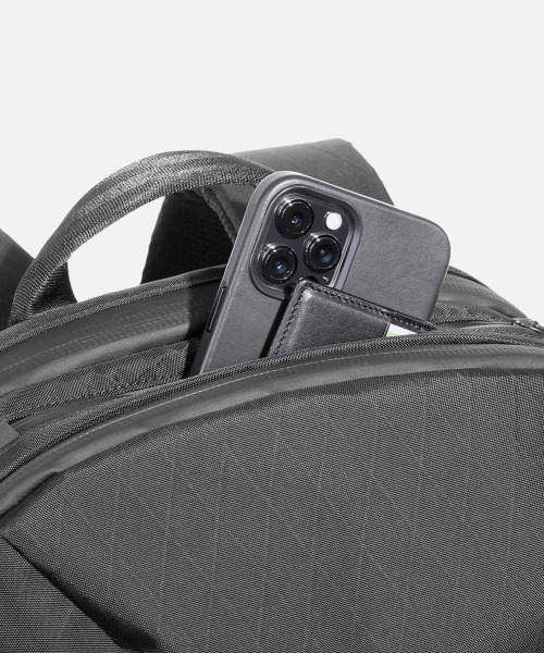 Aer（エアー）の「Aer（エアー）Day Pack2 X-PAC（バックパック/リュック・メンズ・ブラック・FREE）」の13枚目の写真