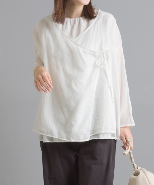 OMNES（オムネス）の「先染め綿麻シャンブレー カシュクールブラウス（シャツ/ブラウス・レディース・ブラック/ベージュ/オフホワイト/ラベンダー・FREE）」の9枚目の写真