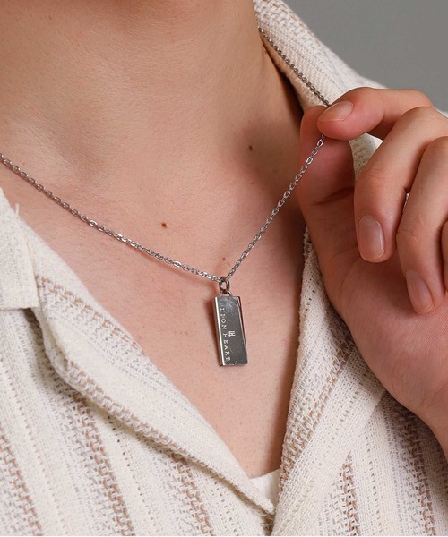 LION HEART（ライオンハート）の「【限定展開】“LH-1”ロゴプレートネックレス/サージカルステンレス（金属アレルギー対応）【LION HEART / ライオンハート】（ネックレス・メンズ・ブラック/シルバー・50cm）」の5枚目の写真