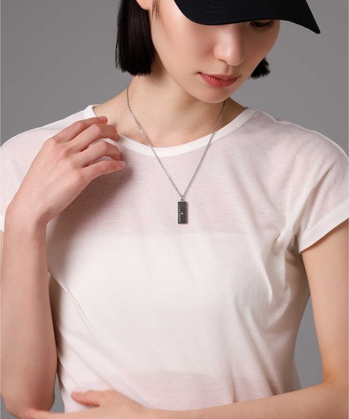 LION HEART（ライオンハート）の「【限定展開】“LH-1”ロゴプレートネックレス/サージカルステンレス（金属アレルギー対応）【LION HEART / ライオンハート】（ネックレス・メンズ・ブラック/シルバー・50cm）」の19枚目の写真