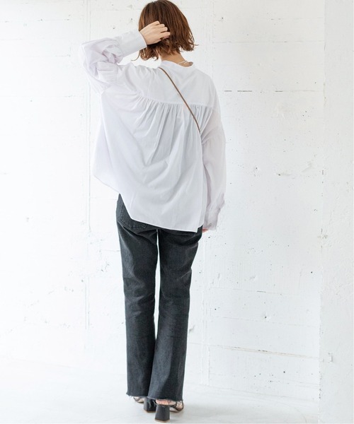 IENA（イエナ）の「【MIRKO BERTOLA/ミルコベルトラ】 ボリュームスリーブブラウス◆（シャツ/ブラウス・レディース・ホワイト/ブラック/カーキ・FREE）」の16枚目の写真